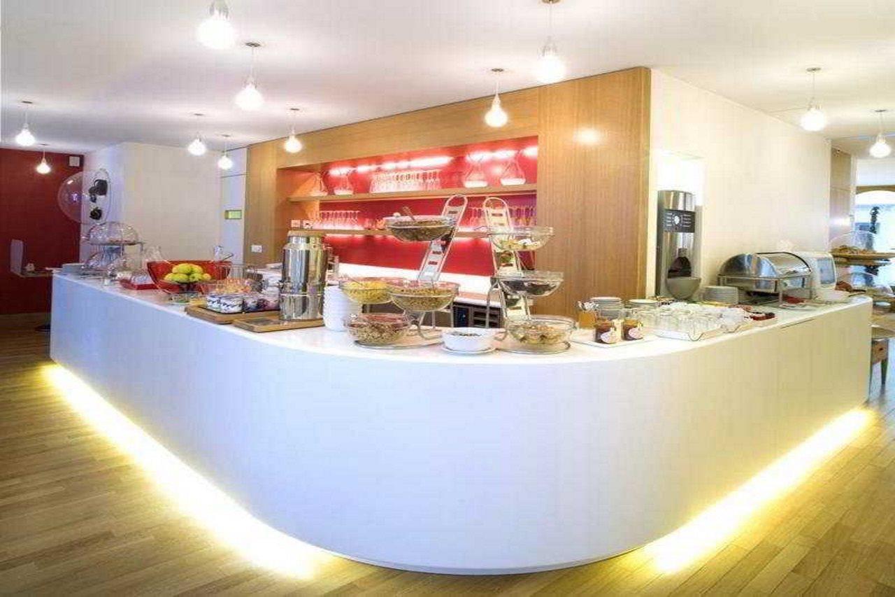 La Cour Des Augustins Boutique Gallery Design Hotel Женева Ресторант снимка