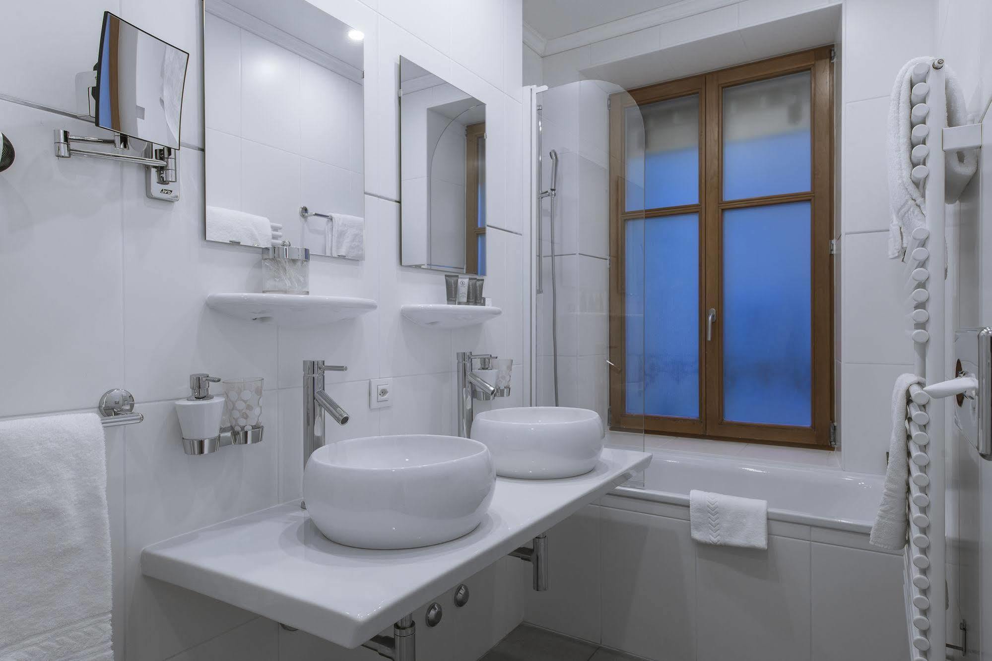 La Cour Des Augustins Boutique Gallery Design Hotel Женева Екстериор снимка
